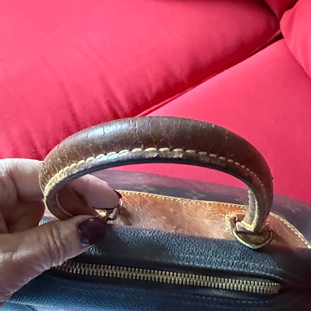 Have to sell ! Make me a reasonable offer ! 2000 Louis Vuitton bag - Picture 3 of 8